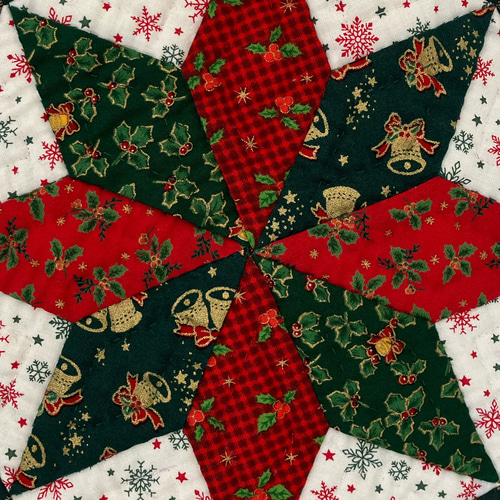 クリスマス柄　パッチワークキルト タペストリーやマットにも パッチワークキルトのクリスマスタペストリー(大・緑) その他