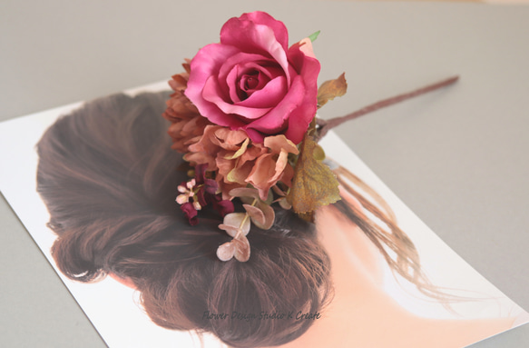 ローズピンクの薔薇とオレンジマムのブーケ風フローレス　フラメンコ　ダンス　髪飾り　発表会　ローズピンク　バラ　ブーケ　花 7枚目の画像