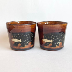 【再販予定】熊と鮭のフリーカップ(ブラウン)　そばちょこ / 陶器 10枚目の画像
