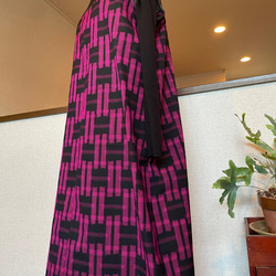 秋冬春　ウール着物リメイクワンピース　ロングシーズン活躍　ジャンパースカート　黒ピンク 2枚目の画像