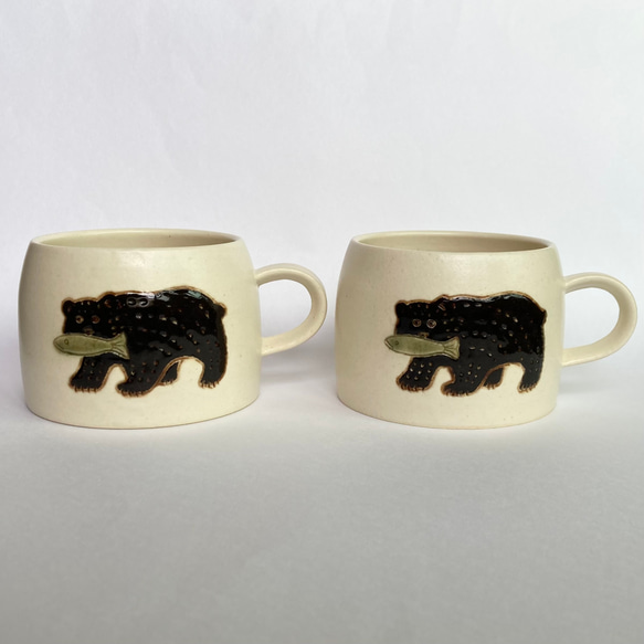【再販予定】鮭と熊のマグカップ（ホワイト）　コーヒーカップ / 陶器 / クマ / くま 10枚目の画像