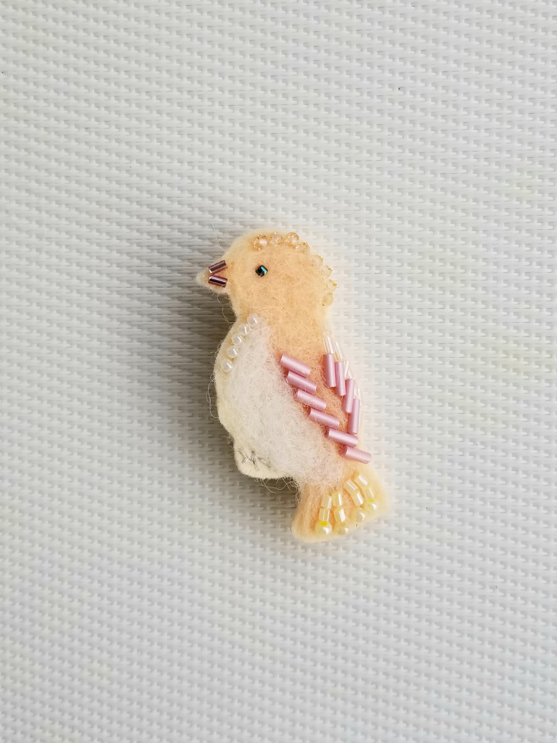 羊毛フェルトブローチ★ハンドメイド★刺繍★ビーズ★ 赤いポピー畑の魅力 cbb3493041fa14a50b822b2f9433f1