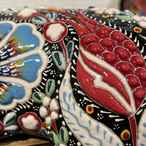 トルコ 華やかな模様のセラミック製 猫 (角掛け)K-1 その他置物 トルコ