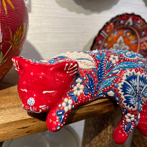 トルコ 華やかな模様のセラミック製 猫 (角掛け)K-3 招き猫 トルコ製