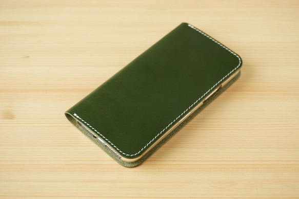 牛革 iPhone15 / 15 Pro カバー  ヌメ革  レザーケース  手帳型  グリーンカラー 2枚目の画像