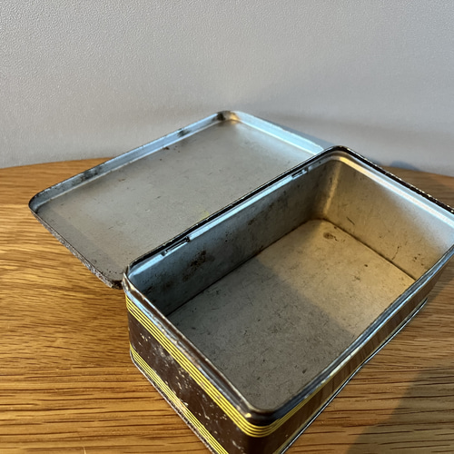 ドイツの古いブリキ缶 ティン缶 アンティーク レトロ ブロカント