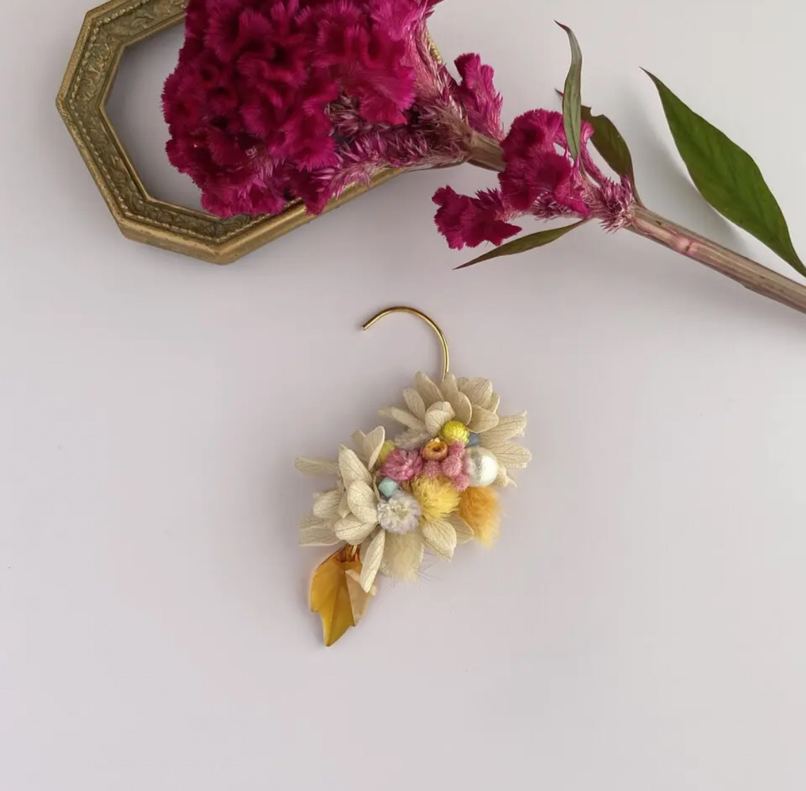 「火星の星屑」紫陽花とビーズとクリスタルの耳飾り