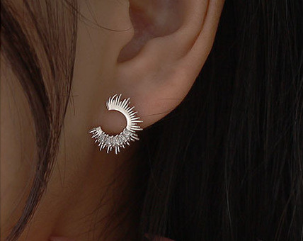 早割価格★SILVER925★太陽と三日月★後光★サンバースト★輝くAAA+CZダイヤモンドピアス★4月誕生石