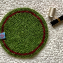エストニアの無撚毛糸で作った小さな敷き物・コースター　グリーンリング 2枚目の画像