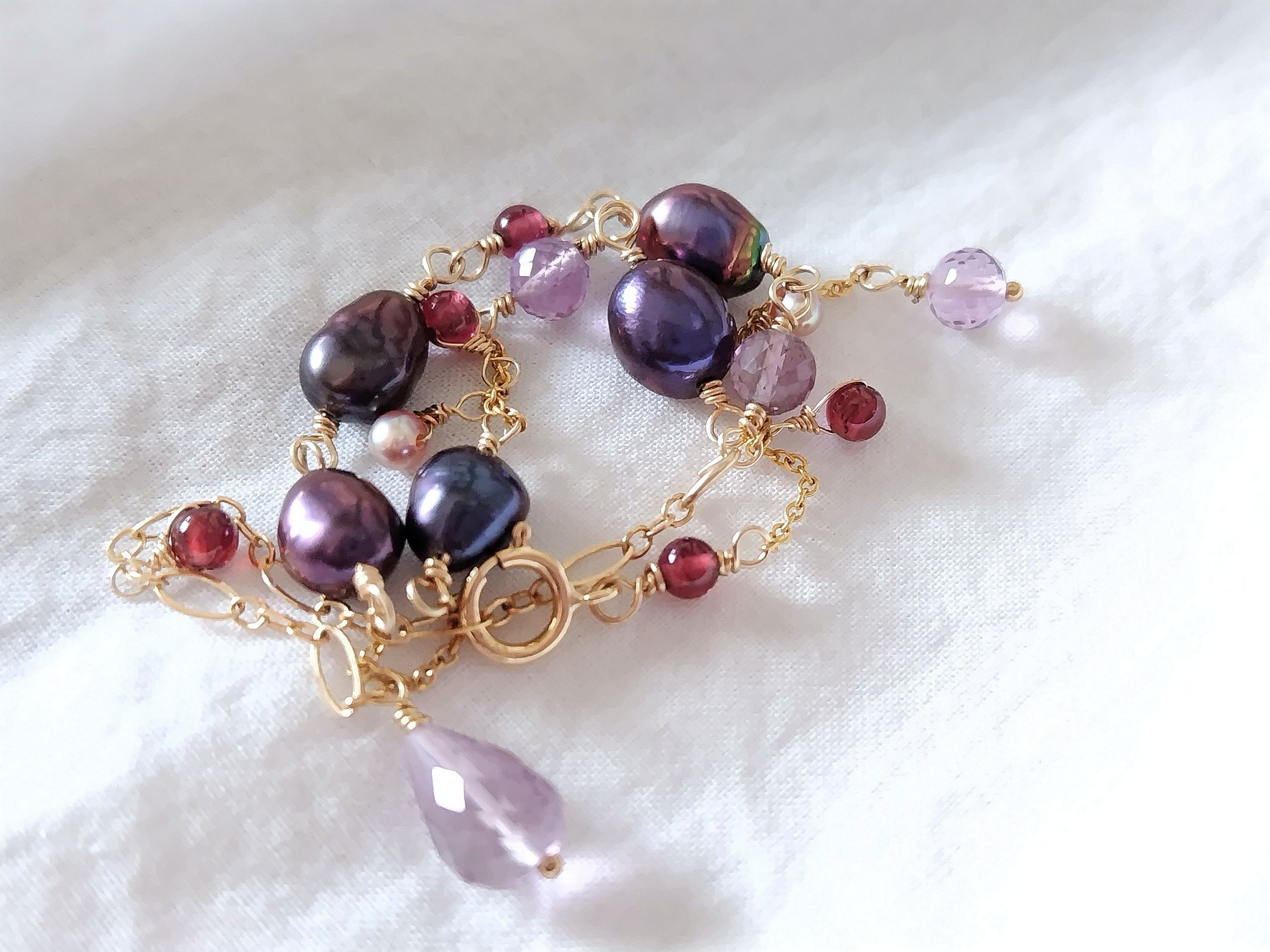 k14gfブレスレット ブラックピーコックカラー淡水パール アメシスト ガーネット   ゴールドフィルド製
