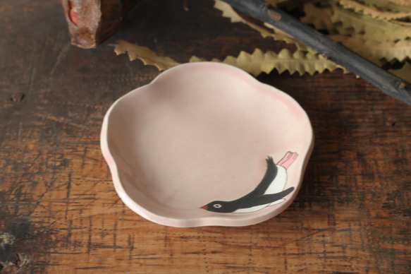 桜釉豆皿 アデリーペンギン 2枚目の画像