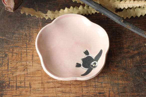 桜釉豆皿 ジェンツーペンギン 1枚目の画像