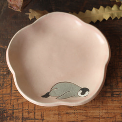 桜釉豆皿 エンペラーペンギンヒナ 1枚目の画像