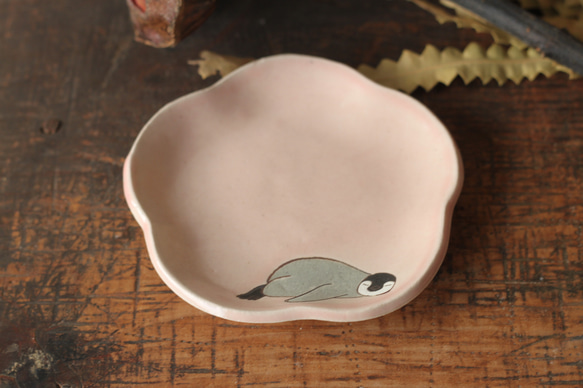 桜釉豆皿 エンペラーペンギンヒナ 2枚目の画像