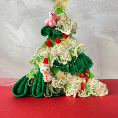 クリスマスツリー オーナメントを飾るうさぎ つまみ細工 クリスマス