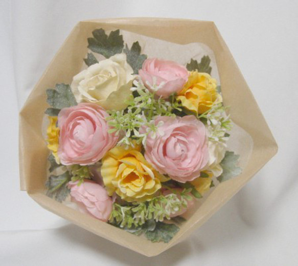 ミニ花束。トスブーケにも最適。高品質な造花使用。高品質なのに安い 1枚目の画像
