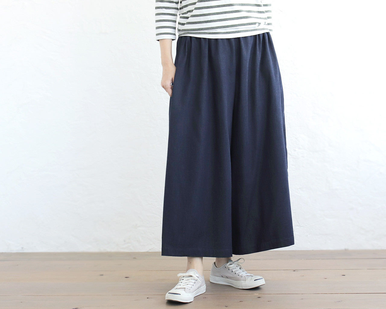 ストレスフリーで快適《パンツ丈81cm》 デニムワイドパンツ 総ゴムスカーチョ（ダークインディゴ）PT26
