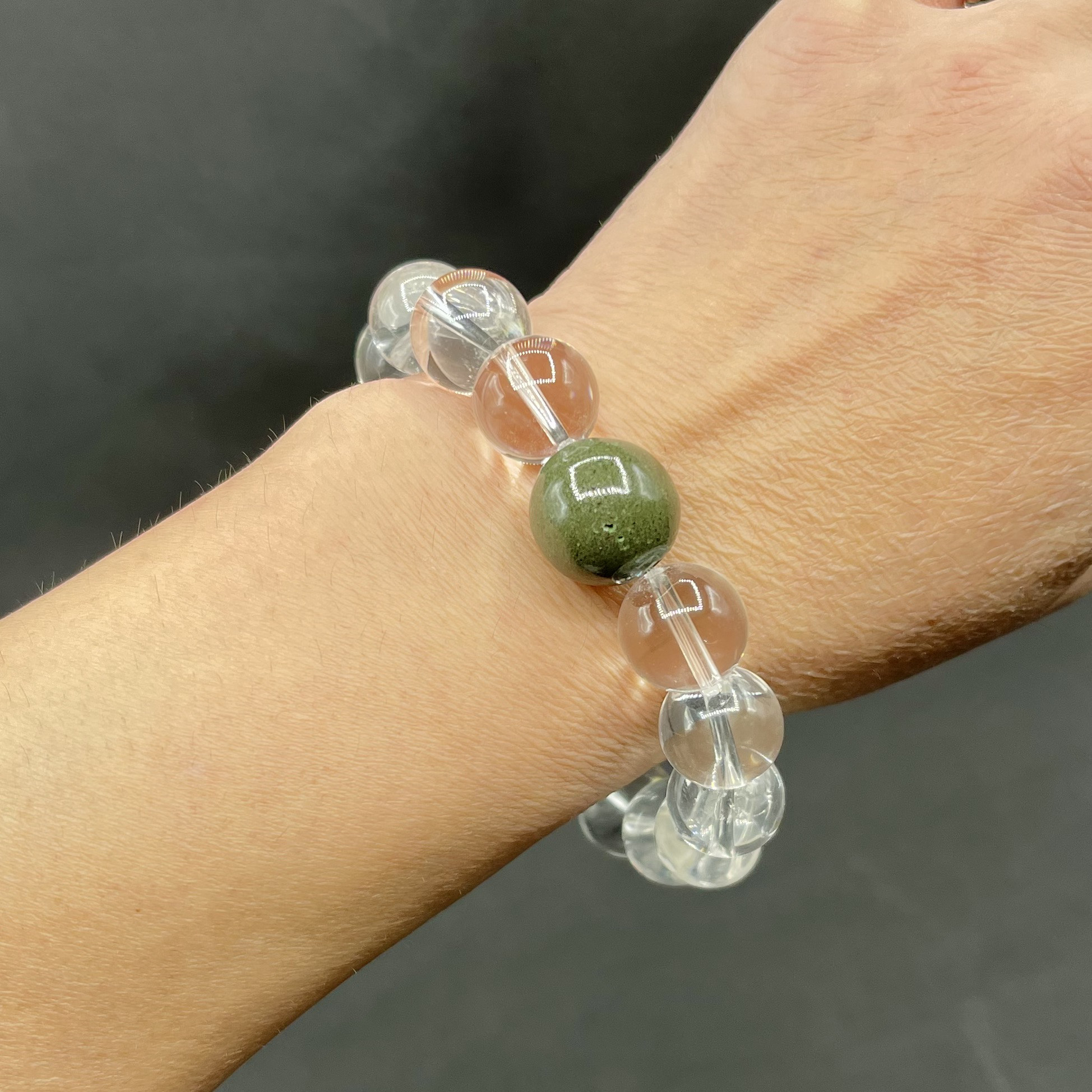 ◆送料無料  B05 ネパール直送 「ガネーシュヒマール クローライト」ブレスレット ビーズ14㎜ サイズ18㎝