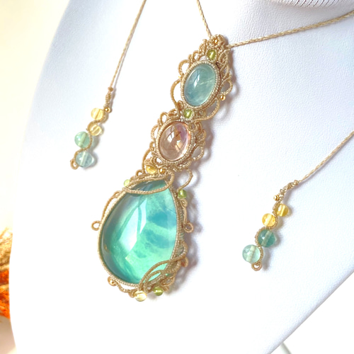 特大39mm)2種類のグリーンフローライト×アメトリンのマクラメ