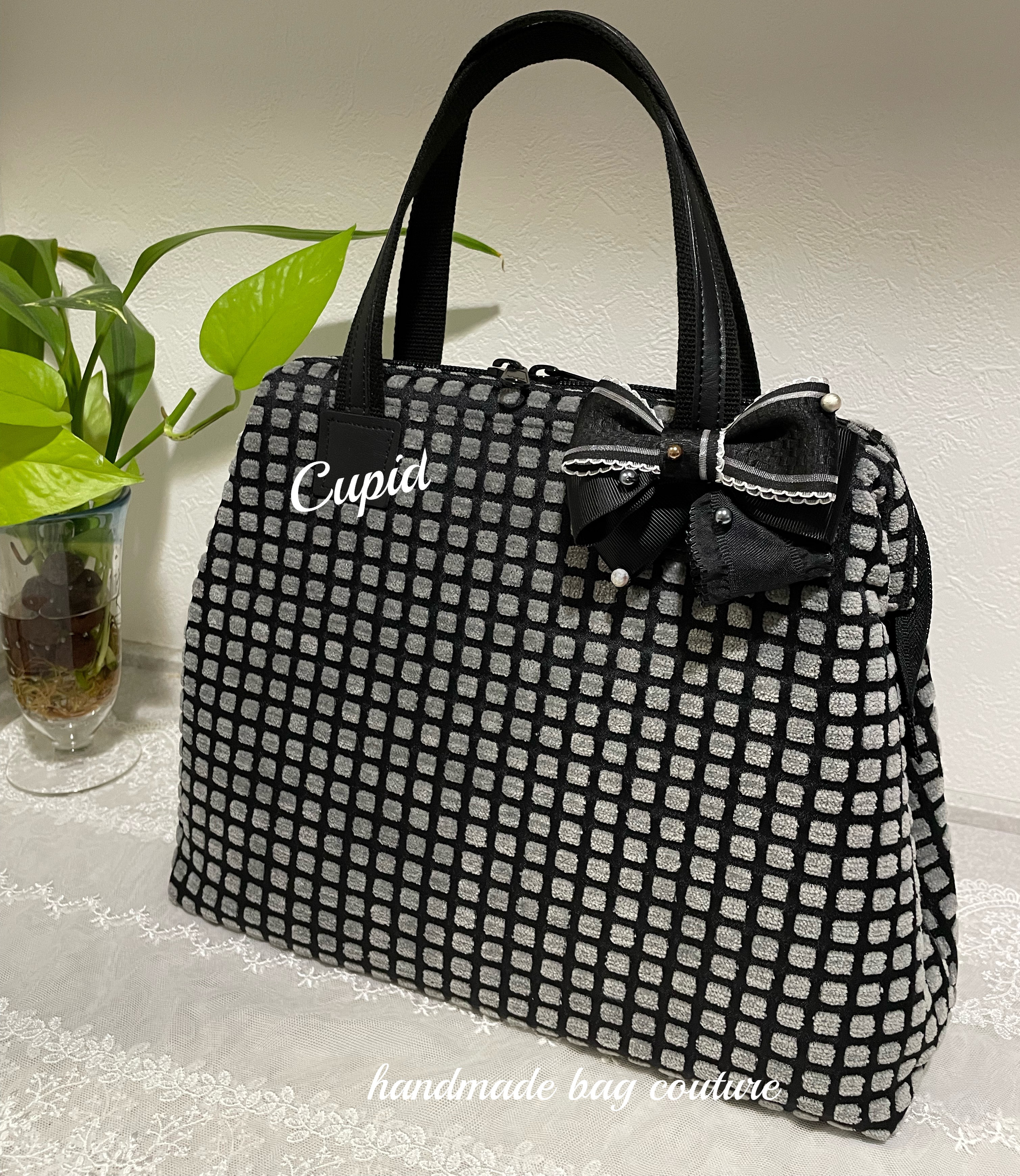 ヨーロッパ輸入スクエアベルベットを使ったカパっと開閉軽量2wayクラシックボストンバッグ（リボンコサージュ付き）