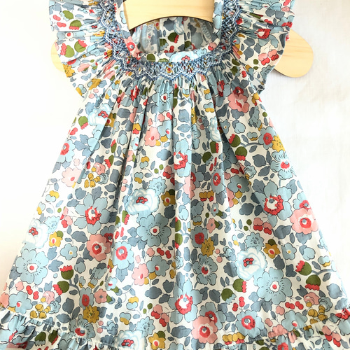 犬服 刺繍ワンピース Mサイズ リバティプリント ベッツィ・ブルー系