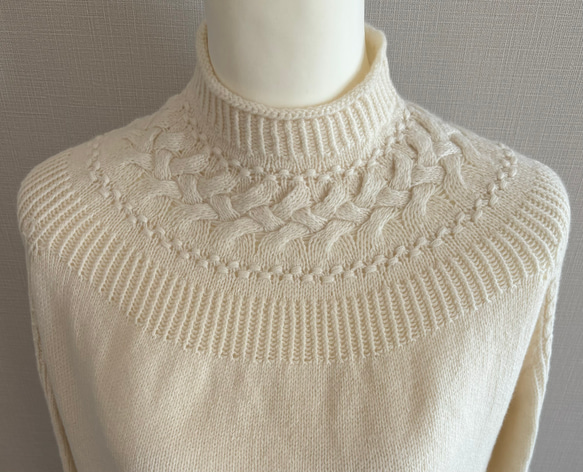 暖かさと高級感が魅力の手編み長袖セーター（白）S-M size 3枚目の画像