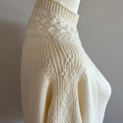 暖かさと高級感が魅力の手編み長袖セーター（白）S-M size 4枚目の画像