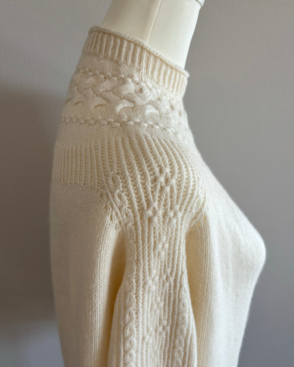 暖かさと高級感が魅力の手編み長袖セーター（白）S-M size 4枚目の画像