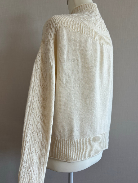 暖かさと高級感が魅力の手編み長袖セーター（白）S-M size 7枚目の画像