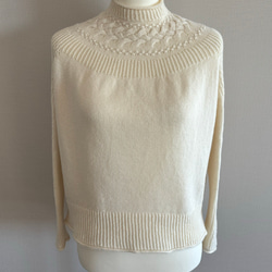 暖かさと高級感が魅力の手編み長袖セーター（白）S-M size 2枚目の画像