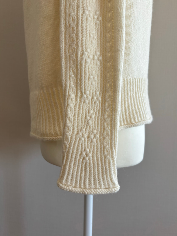 暖かさと高級感が魅力の手編み長袖セーター（白）S-M size 6枚目の画像