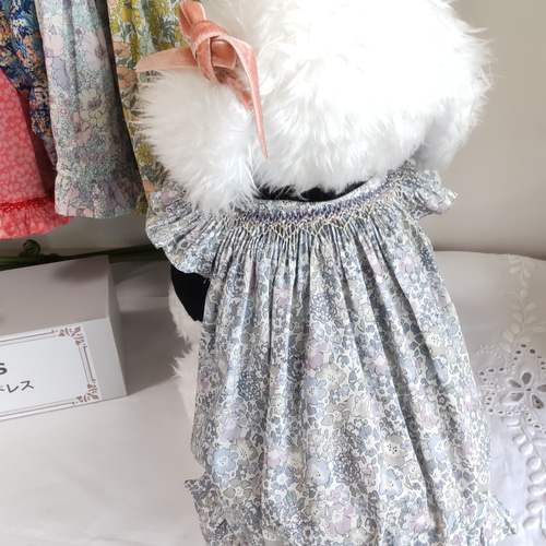 犬服 刺繍ワンピース Sサイズ リバティプリント ミッシェル柄 ペット服