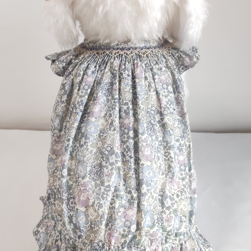 犬服 刺繍ワンピース Sサイズ リバティプリント ミッシェル柄 ペット服