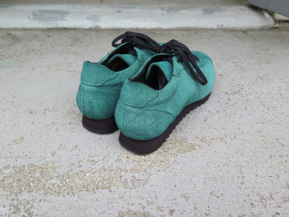 【匹染鮮豔色彩】經典設計與高品質真皮！ EMA運動鞋/拉絲綠 第3張的照片