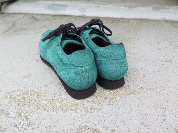 【匹染鮮豔色彩】經典設計與高品質真皮！ EMA運動鞋/拉絲綠 第4張的照片