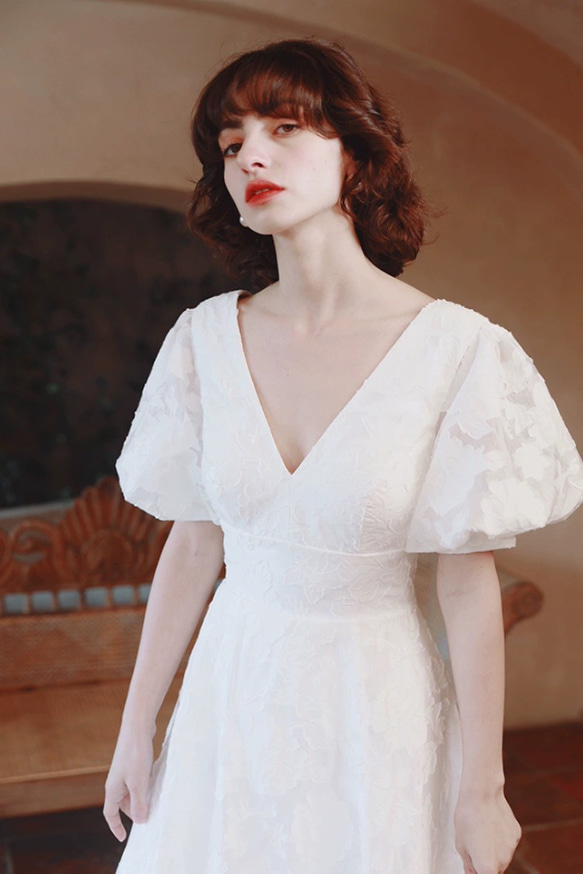 Vネック レース パフスリーブウエディングドレス　2次会 バスト ウエスト ヒップ