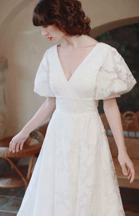Vネック レース パフスリーブウエディングドレス　2次会 バスト ウエスト ヒップ