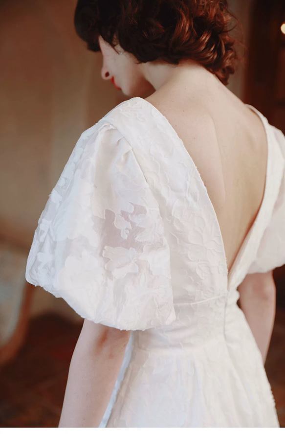 Vネック レース パフスリーブウエディングドレス　2次会 バスト ウエスト ヒップ