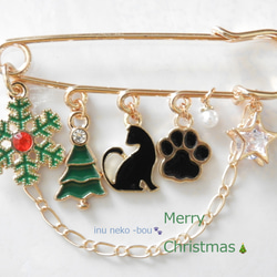 ＊送料無料＊チャリティー★ 黒猫さんシルエット クリスマスのブローチピン (295)　クリスマス猫　ブローチ 1枚目の画像