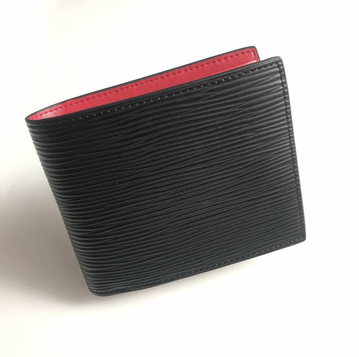 yuhaku 二つ折り財布 黒と赤のコンビネーション（型押し 牛革 三