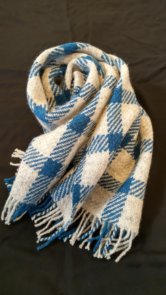手織り 羊毛(ウール)100%マフラー スコットランドラムウール ブルー格子 9枚目の画像