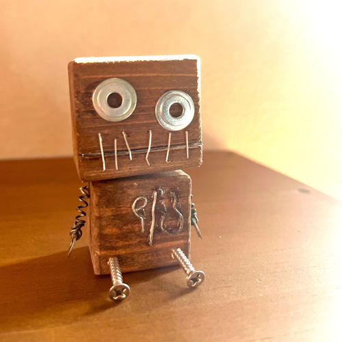 ロボット　木　人形　兜　ハンドメイド　置物　インテリア ロボット木人形兜ハンドメイド置物インテリア