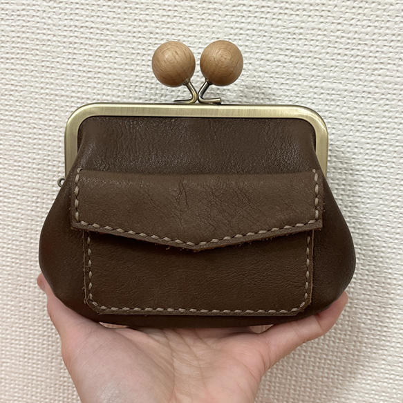 ぱかっと開くとお部屋が3つの親子がまぐち♪外ポッケが付いた木玉口金の本革ミニ財布 11枚目の画像