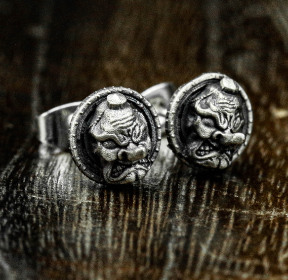 百鬼夜行天狗ピアス - 怪神サムライジュエリー - キウイ天狗スカル