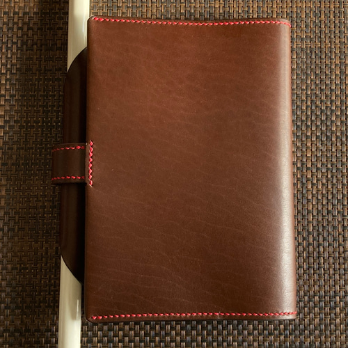 A5・固定ﾍﾞﾙﾄ】筒状ペンホルダーのA5手帳カバー ヌメ革 レザー 手帳