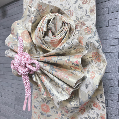 帯をリメイクした飾り結びのあるタペストリー 玄関に 床の間に その他