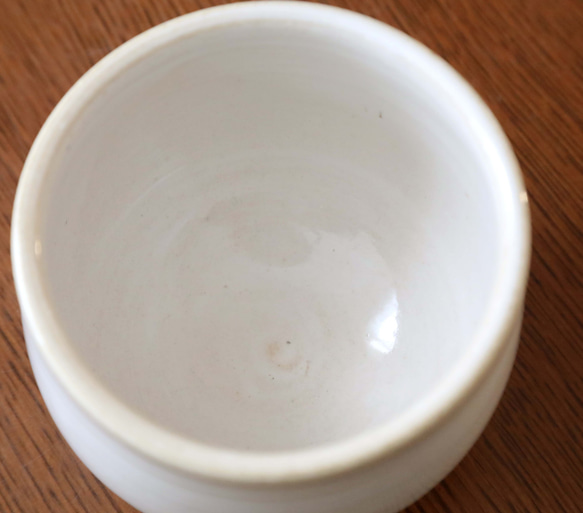 ころんと丸い 白釉の陶カップ 10枚目の画像