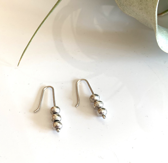 Silver950 Dangoピアス/ハンドメイド ナバホパール/両耳用 1枚目の画像