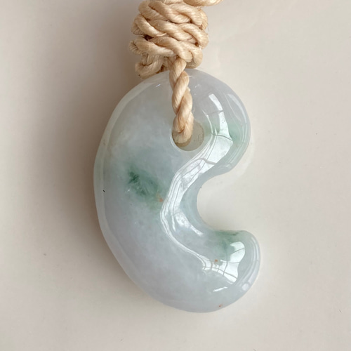 天然翡翠 本翡翠 虎彫刻 下山虎 ペンダント 紐付き おぼしき
