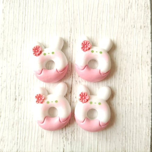 デコパーツ 4個 ドーナツ うさぎ ピンク 小さめ カボション 樹脂
